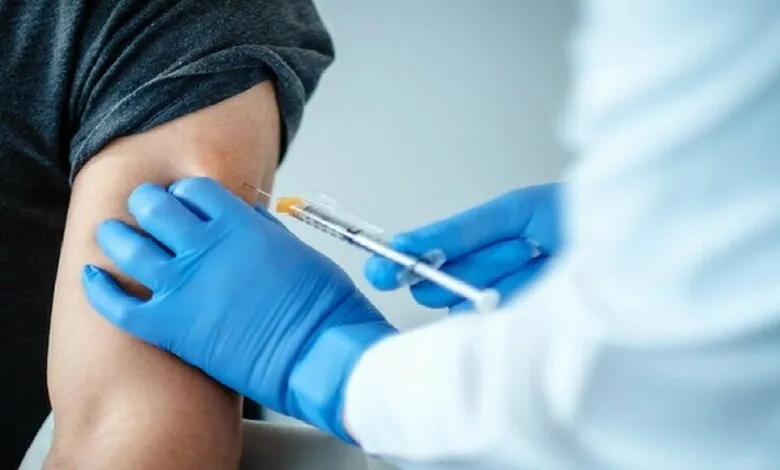 توقيف طبيب بمدينة نابولي بسبب إعطاء لقاح كورونا كوفيد 19 لبعض معارفه