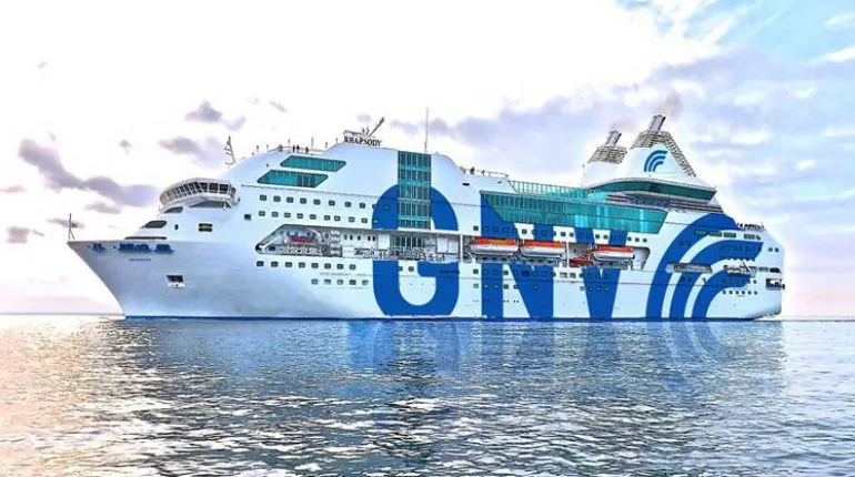 وقف الرحلات البحرية من و إلى إيطاليا إلى أجل غير مسمى