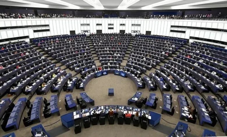 البرلمان الأوروبي يوافق على تشديد سياسات الهجرة وطلب اللجوء